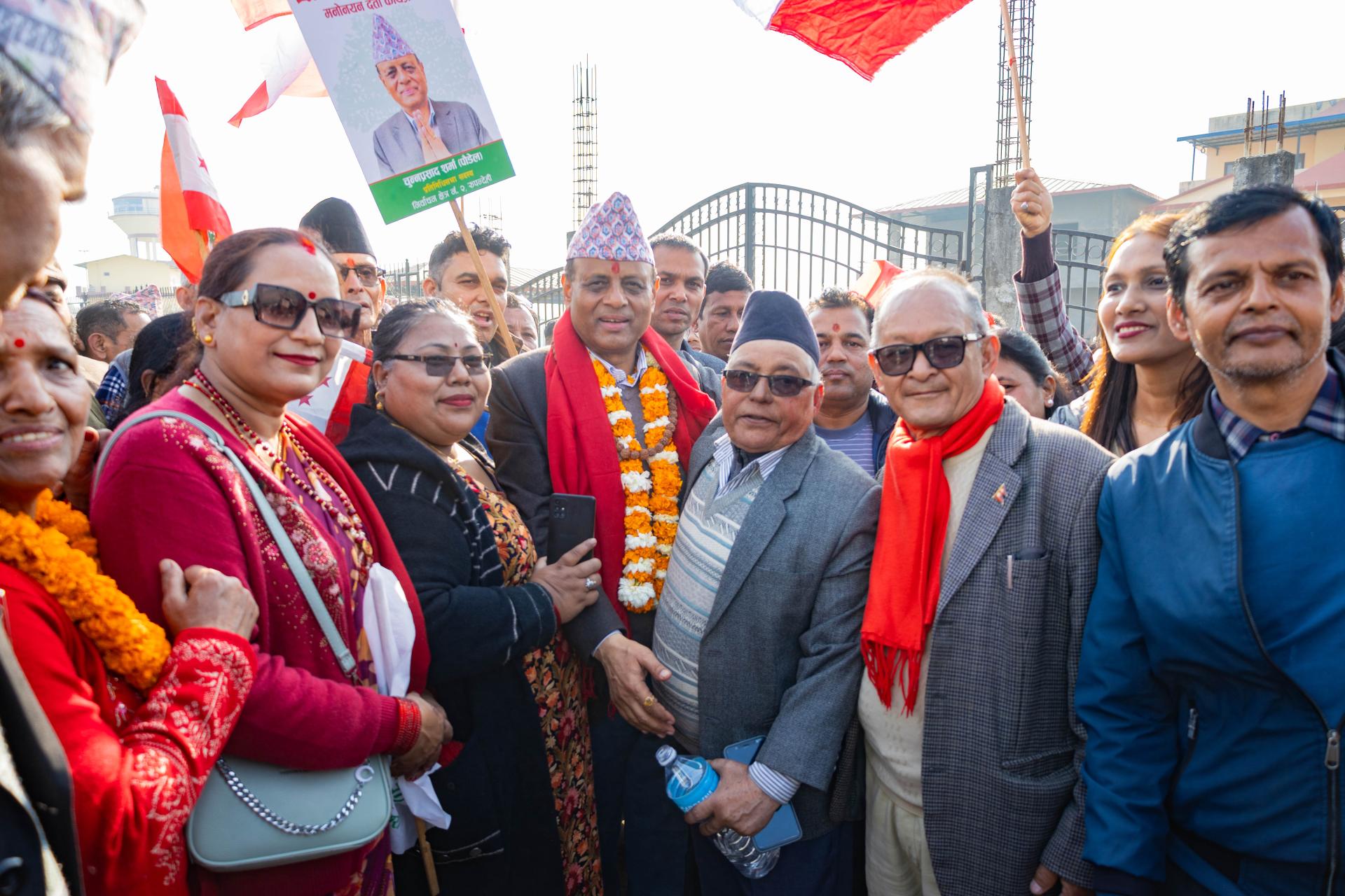 मतदाताहरूसँग भेटघाट